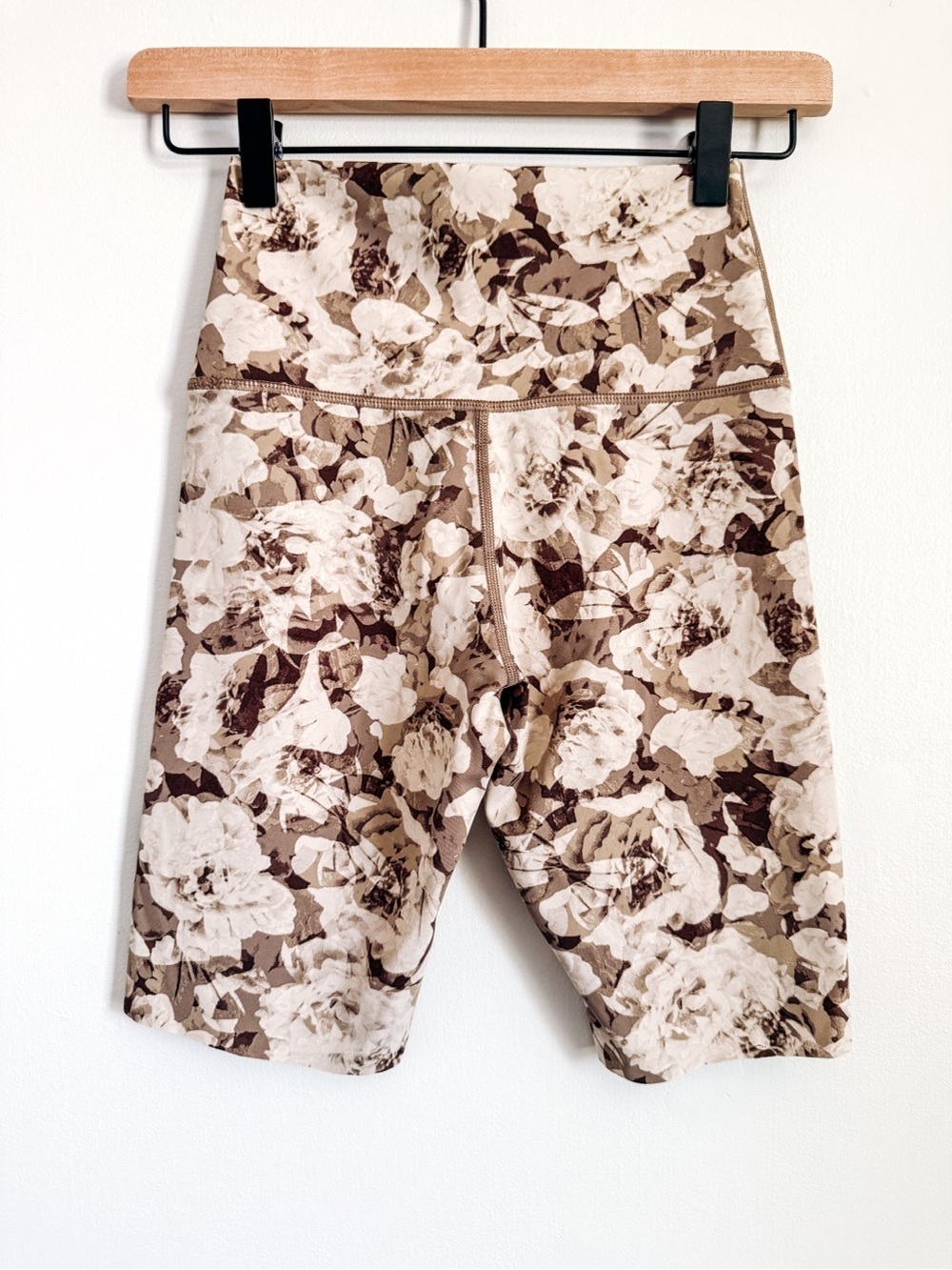 High-Waist Floral Biker Shorts in Beige Brown Size Small - Picture 3 of 3